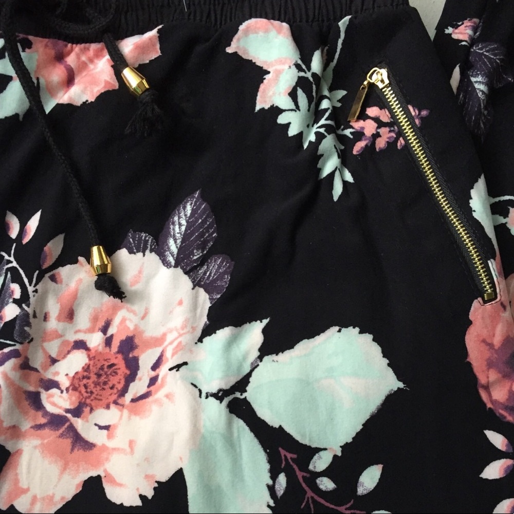 🌹SOLD🌹Black Floral Jogger lounge cuffed Pants - Picture 2 of 3